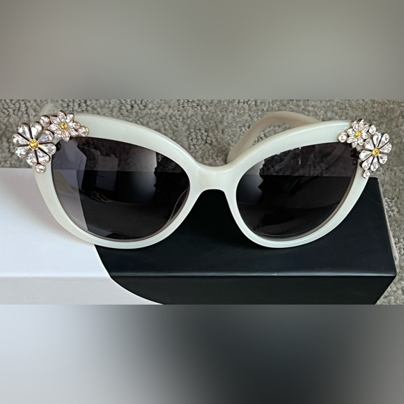 Kate Spade Cat Eye Retro Crystal Flowers White Sunglasses - Karyna - Picture 2 of 10